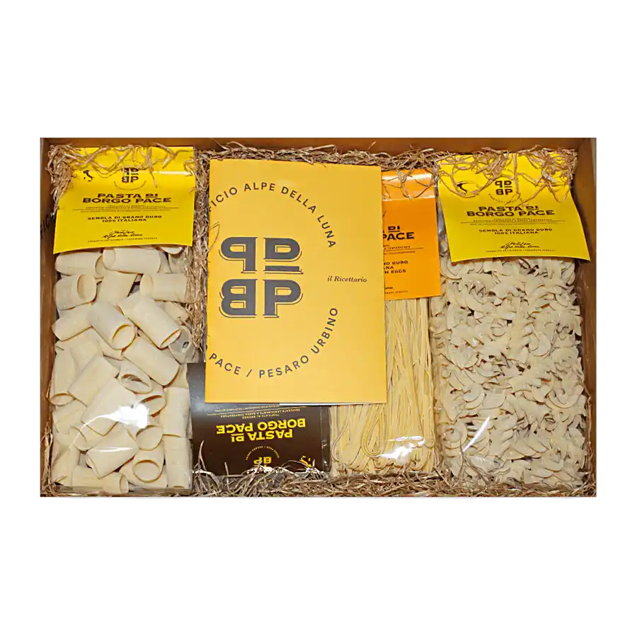 Box Assaggio - BOX regalo contenente 4 pacchi di tipi differenti di pasta e ricettario omaggio. Pasta di semola di grano duro 100% italiano, molito e coltivato in Italia. Trafilatura al bronzo essiccazione lenta a bassa temperatura. Semola di grano duro, acqua. Contiene glutine. Può contenere trace di soia. Tempo medio di conservazione 24 mesi. PACCHERI, RUSTICI - VALORI NUTRIZIONALI riferiti a 100 g: Energia: 350kcal-1460kj; Carboidrati: 74 g; Zuccheri: 2,1 g; Fibre alimentari: 3,4 g; Proteine totali: 12,