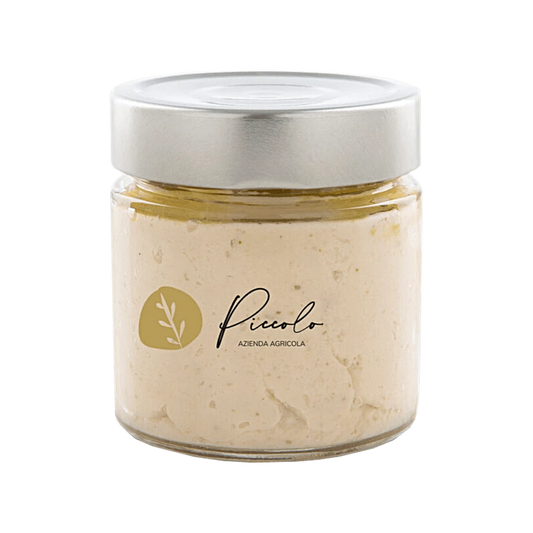 Crema di carciofi in Olio EVO - La crema di carciofi e' un pesto realizzato con il cuore di carciofo, e' ideale per farcire le tartine, primi piatti di pasta, crostini di pane e tramezzini, panini con salumi per stuzzicare. Ingredienti: carciofi, olio extravergine di oliva, sale, correttore di acidita' e.330, antiossidante e.300, peperoncino, puo' contenere tracce di solfiti. venduto da Az. Agr. F.lli Piccolo al prezzo di €5.5 | unitaliano.com