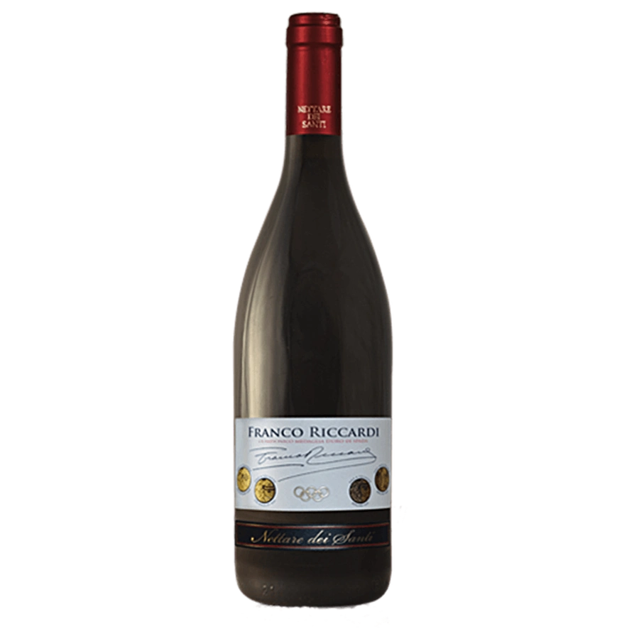 Franco Riccardi IGT 2018 - Classificazione:Vino Rosso I.G.P. “Collina del Milanese”.Questo grande vino è stato prodotto per celebrare il centenario della nascita di FRANCO RICCARDI Campione Olimpico di spada 1928, 1932, 1936 e fondatore dell’Azienda Nettare dei Santi. Uvaggio:Merlot 80%, Cabernet Sauvignon 20%.Sistema di allevamento: guyot – densità: 4.500 viti/ettaro Vinificazione:Raggiunta un’ottima maturazione, le uve vengono selezionate e raccolte in piccole cassette (da circa 5kg.) . Trasportate alla