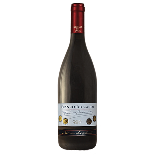 Franco Riccardi IGT 2018 - Classificazione:Vino Rosso I.G.P. “Collina del Milanese”.Questo grande vino è stato prodotto per celebrare il centenario della nascita di FRANCO RICCARDI Campione Olimpico di spada 1928, 1932, 1936 e fondatore dell’Azienda Nettare dei Santi. Uvaggio:Merlot 80%, Cabernet Sauvignon 20%.Sistema di allevamento: guyot – densità: 4.500 viti/ettaro Vinificazione:Raggiunta un’ottima maturazione, le uve vengono selezionate e raccolte in piccole cassette (da circa 5kg.) . Trasportate alla