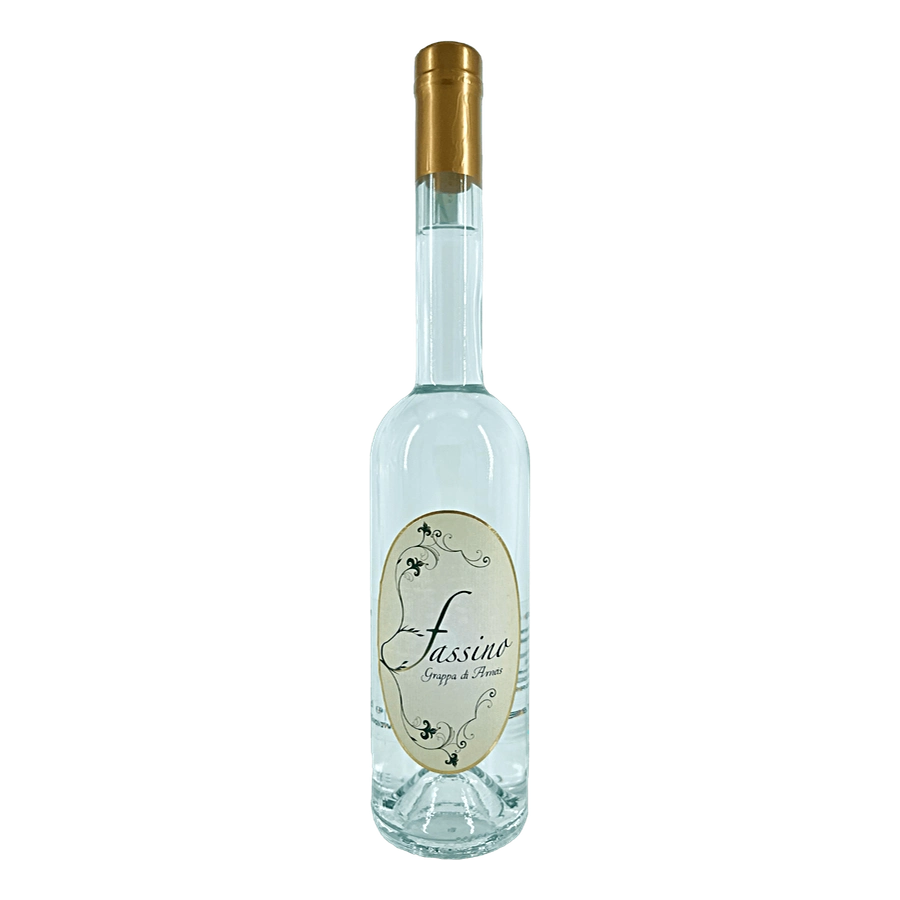 Grappa Di Arneis - Bouquet fine, fresco e avvolgente, accenno note erbacee. Gusto estroso, soave, piena rotondità. Piacevole retrogusto di mandorla amara, delicato e persistente. venduto da Az. Agr. Fassino Giuseppe al prezzo di €19 | unitaliano.com