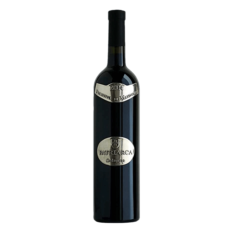 Patriarca Primitivo di Manduria 14,5° DOP - Rosso rubino con riflessi viola. Offre al naso ampie note fruttate mentre il palato ha tannini vellutati con un elegante finale di vaniglia. Affina in barrique francese per 9 mesi.Vitigno: PrimitivoZona di produzione: territorio di ManduriaEtà dei Vigneti: 45/50 anniSistemi di allevamento: alberelloCeppi per ettaro: 6000Resa uva per ettaro: 70 quintaliResa in vino per quintale: 70%Epoca di vendemmia: SettembreAffinamento del vino: barrique per 9 mesiGradi alcolic