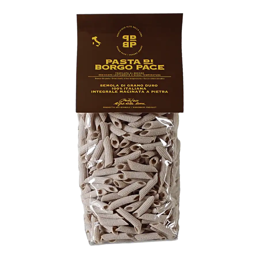 Pennette Integrali - Pasta di semola di grano duro 100% italiano, molito e coltivato in Italia. Trafilatura al bronzo essiccazione lenta a bassa temperatura. Semola di grano duro, acqua. Contiene glutine. Può contenere trace di soia. Tempo medio di conservazione 24 mesi. VALORI NUTRIZIONALI riferiti a 100 g: Energia: 350kcal-1460kj; Carboidrati: 74 g; Zuccheri: 2,1 g; Fibre alimentari: 3,4 g; Proteine totali: 12,1 g; Grassi totali: 1, 1g di cui saturi: 0,3 g; Sale: 0,01 g. venduto da Pastificio Alpe della