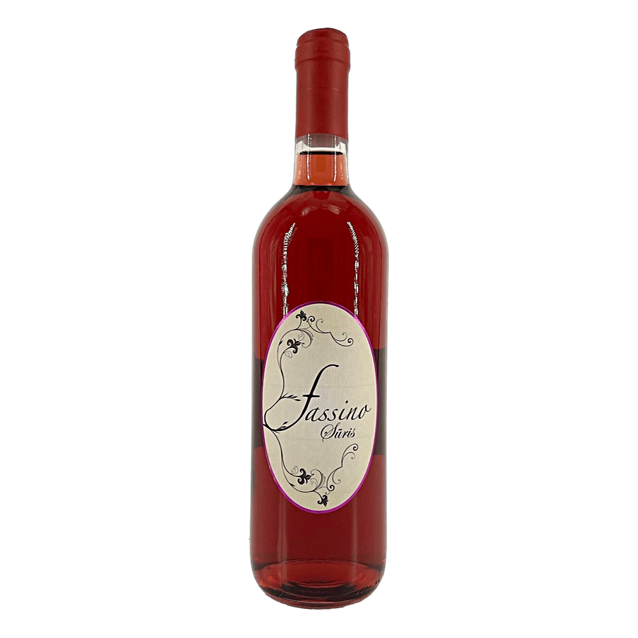 Suris Rosato - NOTE TECNICHE: e’ un vino prodotto da uve barbera e arneis vinificate insieme per ottenere questo colore roseo brillante ,un vino nato per bere d’estate quando la temperatura e’ elevata e abbiamo bisogno di bere qualcosa di fresco piacevole ma con gradazioni alcoliche non alte,il nome scelto in dialetto piemontese significa sorriso. Vinificazione: fermentazione in acciaio, affinamento acciaio ,viene imbottigliato in primavera successiva alla vendemmia Colore: roseo carico brillanteOdore: fre