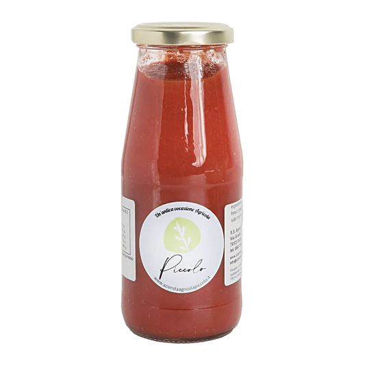 Passata di pomodoro - Consistenza vellutata, profumo pugliese e colore rosso vivo; queste le note della passata di pomodoro dell’Agricola F.lli Piccolo, ottenuta con metodo tradizionale da pomodori coltivati e raccolti a mano dai professionisti del settore. Ingredienti : pomodoro rosso 99,8%, fresco italiano dalla Regione Puglia, sale marino. venduto da Az. Agr. F.lli Piccolo al prezzo di €2.5 | unitaliano.com